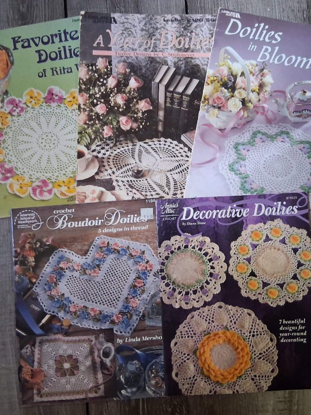 Vintage Annies  Doilies Crochet Needlework Booklets 5 Issues